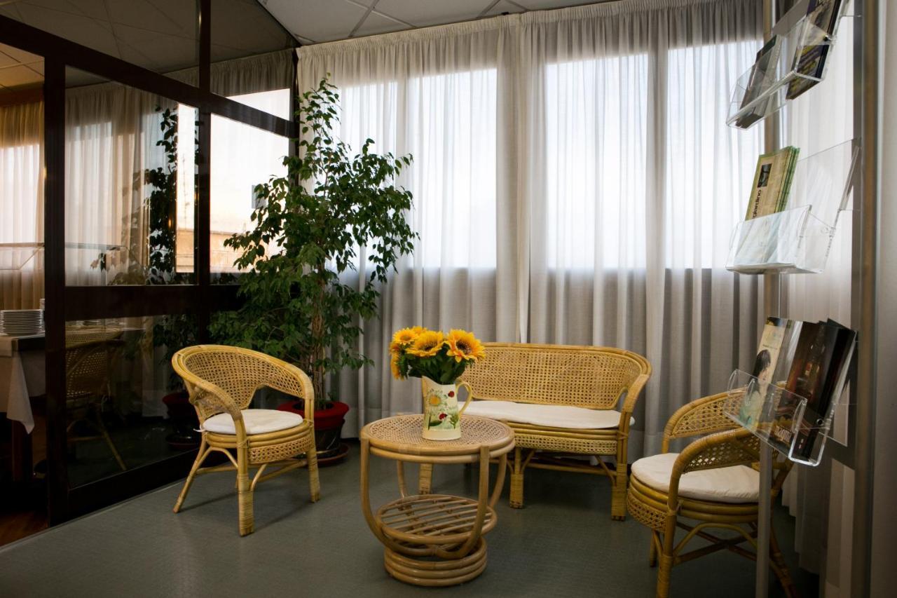 Hotel Giardino Фолоника Екстериор снимка