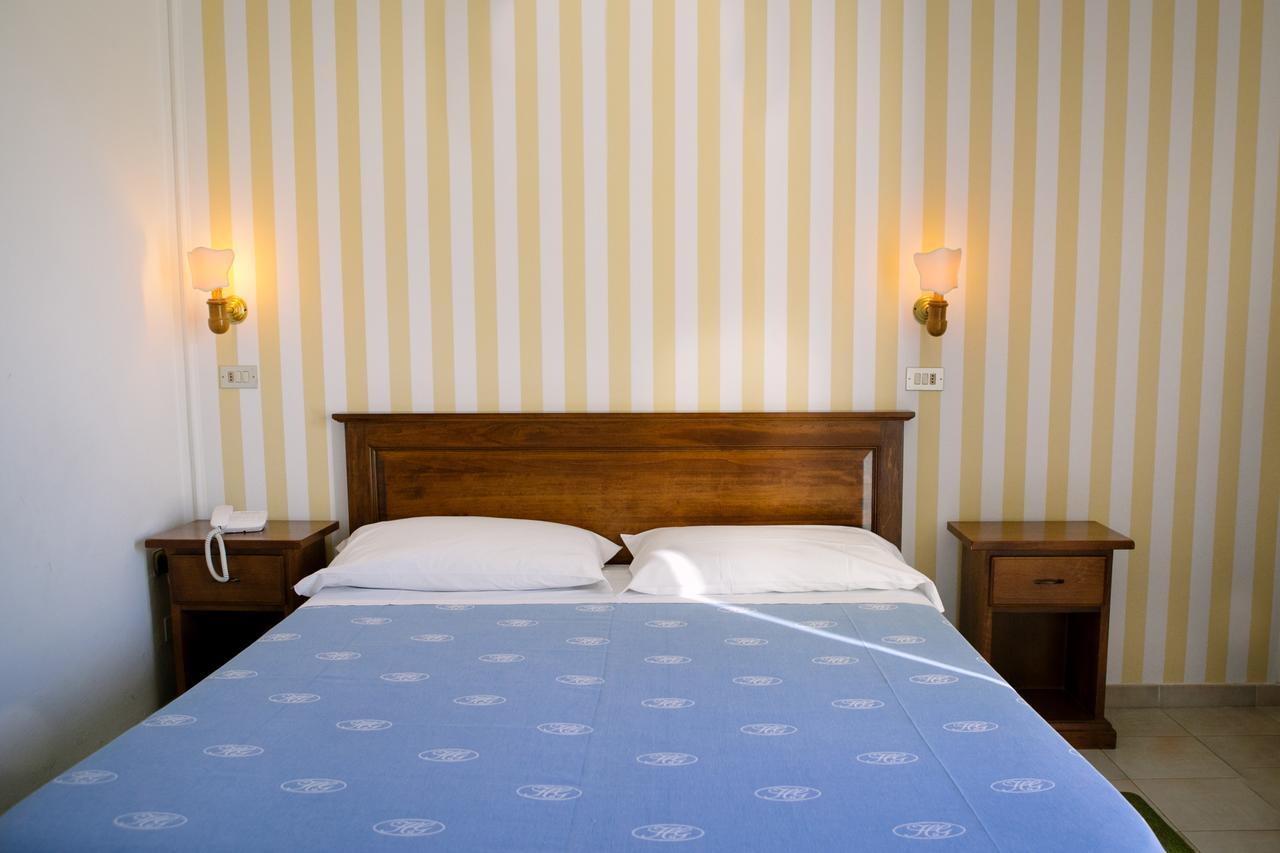 Hotel Giardino Фолоника Екстериор снимка